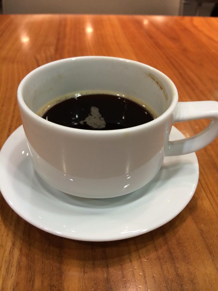 Z4user's tweet photo. カフェインを取ってる最中でも、今にも落ちそう… http://t.co/gIqYThN5N7