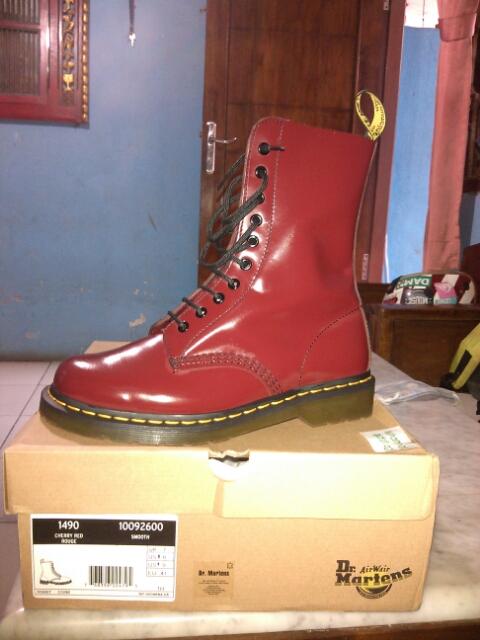 zakaTD's tweet photo. FOR SALE DR MARTENS RED CERRY SIZE 7UK/41 MADE IN THAILAND KONDISI MULUS BARU 5x PAKAI.MINAT HUB 08972960856. http://t.co/9dt9MPbCeA