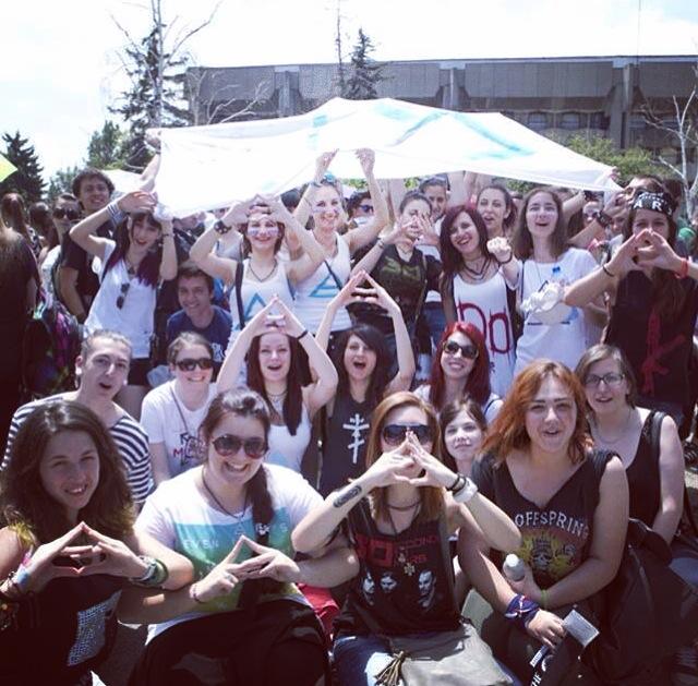 MMarsEchelon's tweet photo. Mars in Bulgaria #2014 @JaredLeto @tomofromearth @ShannonLeto http://t.co/IJuHnOS7Z1