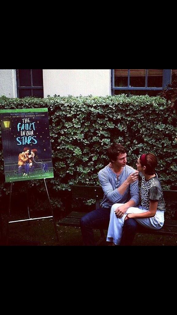 tfios_infinitys's tweet photo. @AnselElgort AWW MAN WHY DO YOU DO THIS TO US๐ญ๐ญ but it's cute๐#tfios #TFIOSbench http://t.co/7GGPDvtzgi