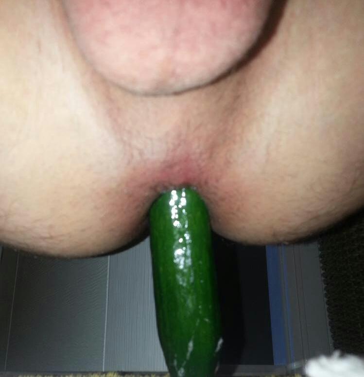 OPasif's tweet photo. Salatalık yerinde olmak isteyen ?? :)) http://t.co/SS2hBJ7W7l
