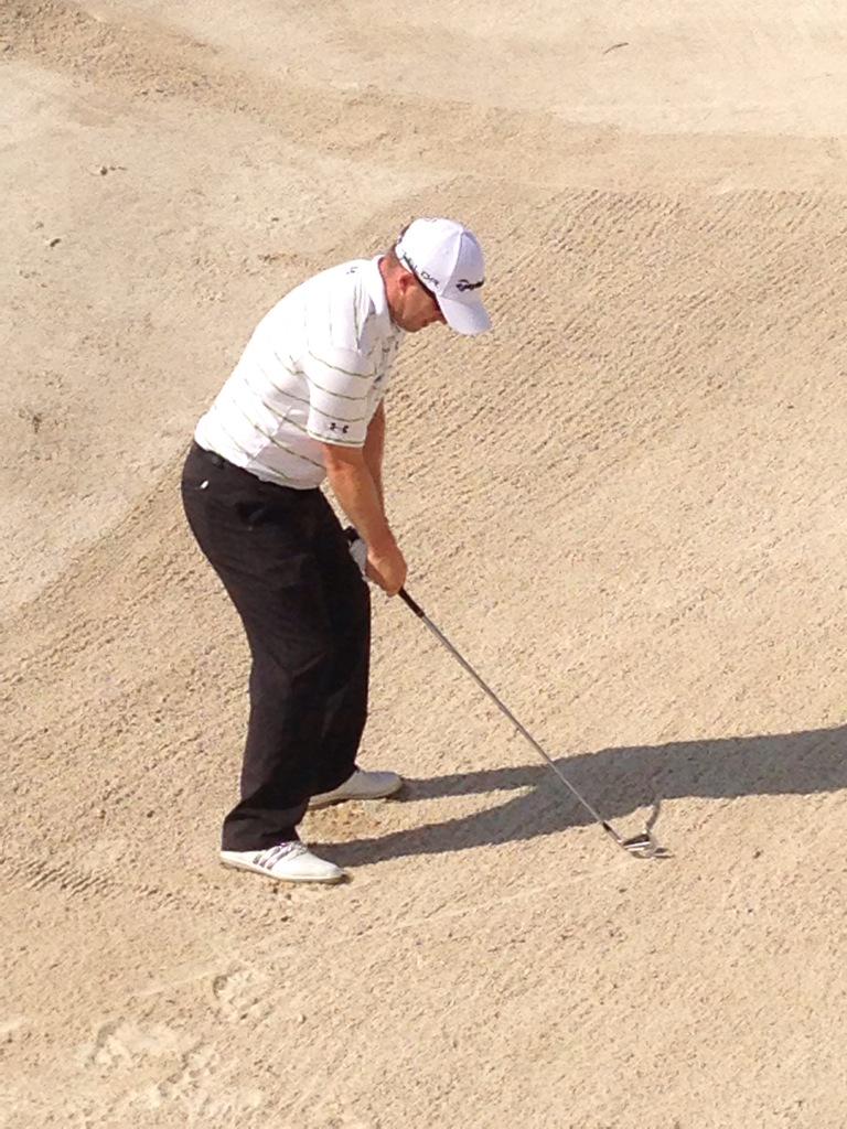bagshaw2112's tweet image. Bunker trouble for Richie Ramsay #RaceToDubai #earthcourse