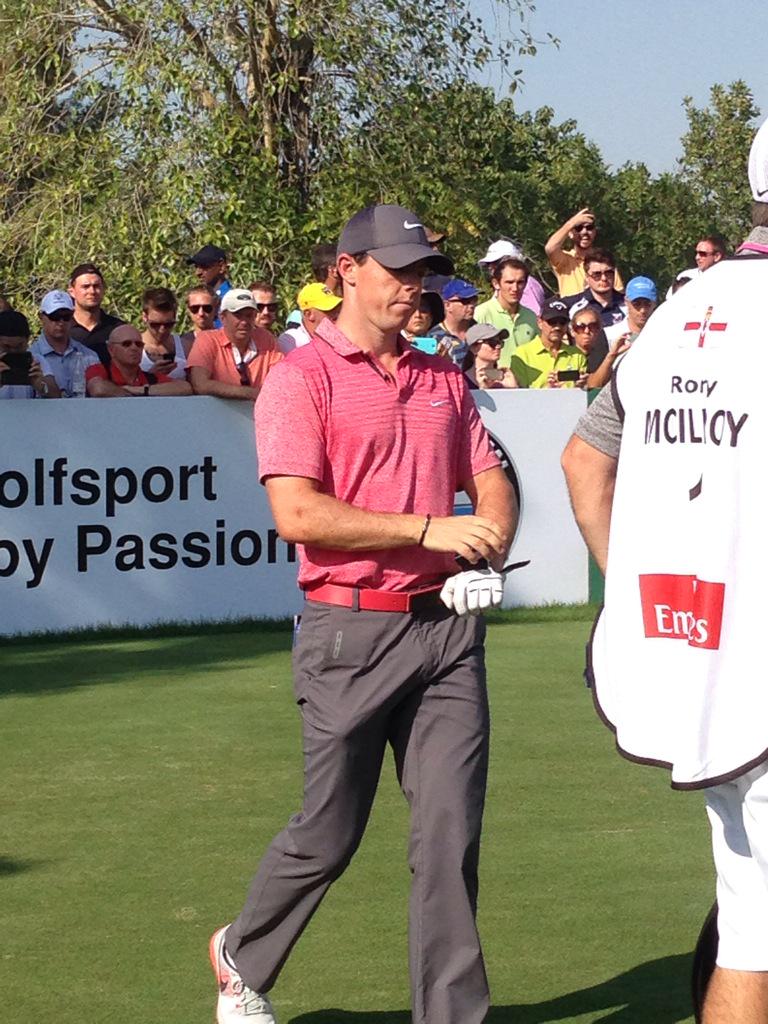 bagshaw2112's tweet image. @McIlroyRory at the 9th hole #RaceToDubai #earthcourse