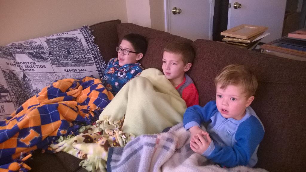 SeymourMios's tweet image. The Mio boys learning about the #Myo on @CBSInnovationTV  #gottagetone