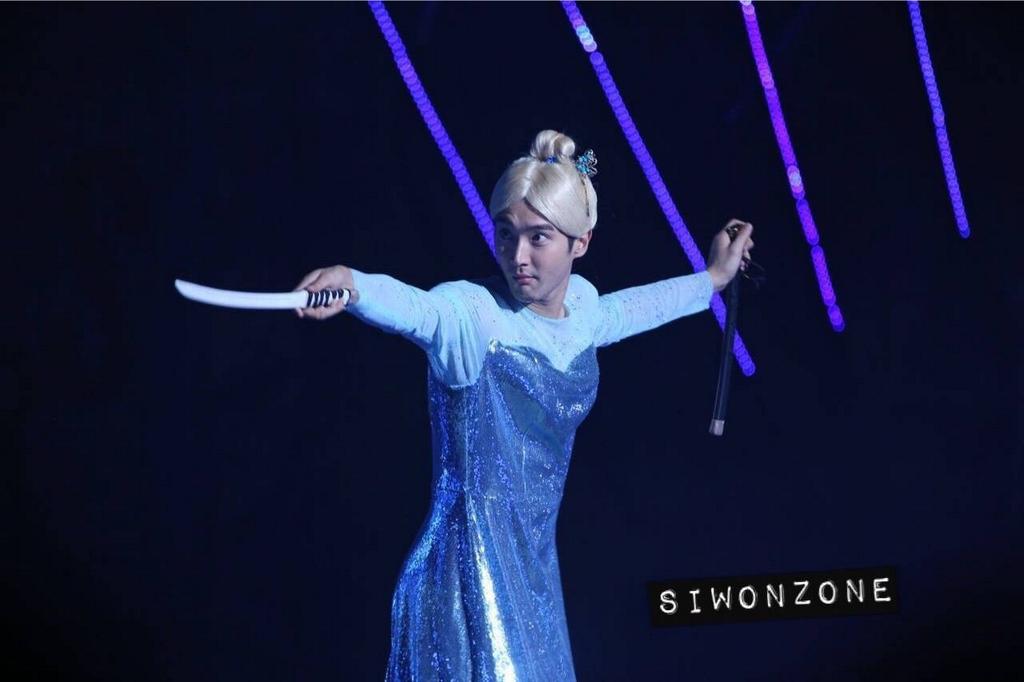 siwonzone's tweet photo. [Preview] 141122 @siwon407 at SS6 Beijing http://t.co/tyN3ur2Djc