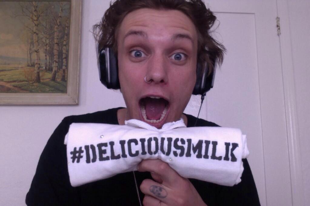 HAPPY BIRTHDAY JAMIE CAMPBELL BOWER! 26 youre 26! Hope you have the best birthday ever, you fab human  