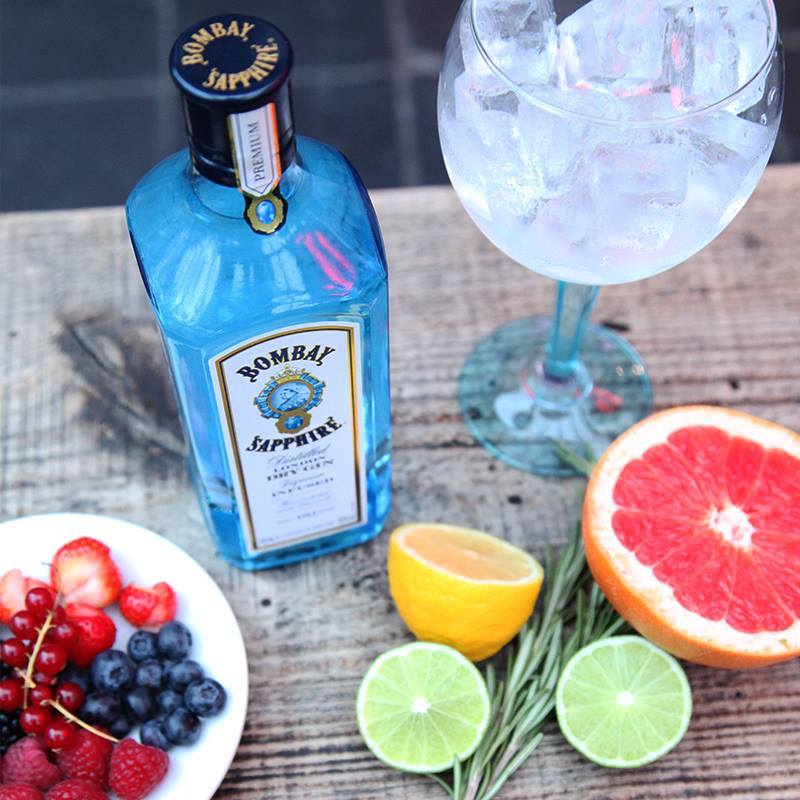 teatroKAPITAL's tweet photo. Dale a "RT" si tomas el gin con lima o limón !! http://t.co/uagS1Rjuuh