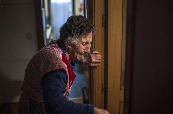 carrusel's tweet photo. #BravoRayoVallecano INCREÍBLE la iniciativa del Rayo: ayudará a Carmen Martínez, de 85 años, que fue desahuciada ayer http://t.co/zNzfCR4vc4