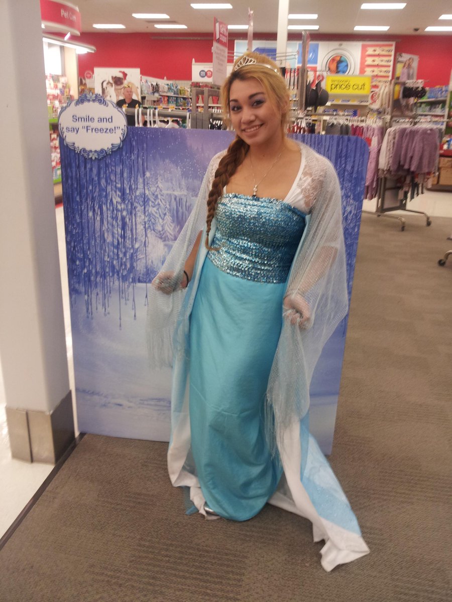 Elsa has arrived! @JennaWalker422 <a href="/Courtney_Elbert/">Courtney Safka, MBA</a> @neilstrongTGT #frozen #t1133 #d422
