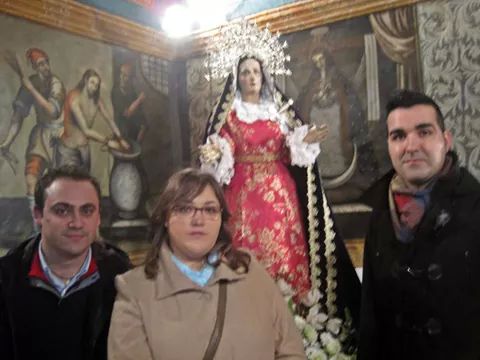DOLOROSAHELLIN's tweet photo. Parte de la Junta Directiva junto a la @DolorosaTobarra, gracias por el trato que hemos recibido de vuestra Cofradía. http://t.co/Bx3LyVWTq2