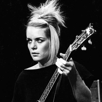 Happy birthday/Feliz Cumpleaños Tina Weymouth, bassist/ bajista of/de Talking Heads and Tom Tom Club. 