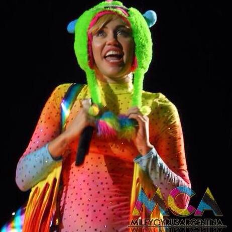 Happy Birthday       MileyCyrus    Miley       (  o  )  Miley Cyrus 