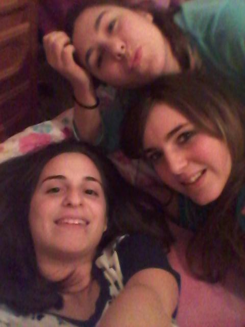 gracifdez's tweet photo. Los jueves son nuestros 😜  te vamos a echar mucho de menos gordi @mamenxu_4  @isablanque http://t.co/0EOmMiVLH7