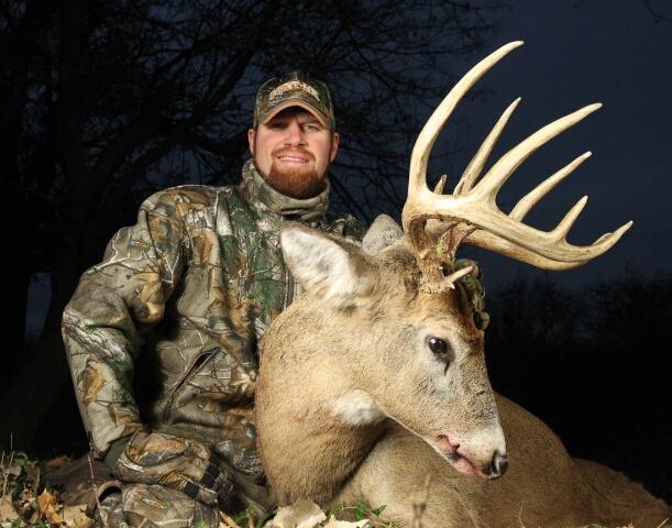 WhitetailFix's tweet photo. @Jon_D_Dittmer was able to get his Fix this week #provendeadly @ScentLokTech @Realtree @WildlifeHunting @ReconyxInc http://t.co/p7hDSlTLmQ