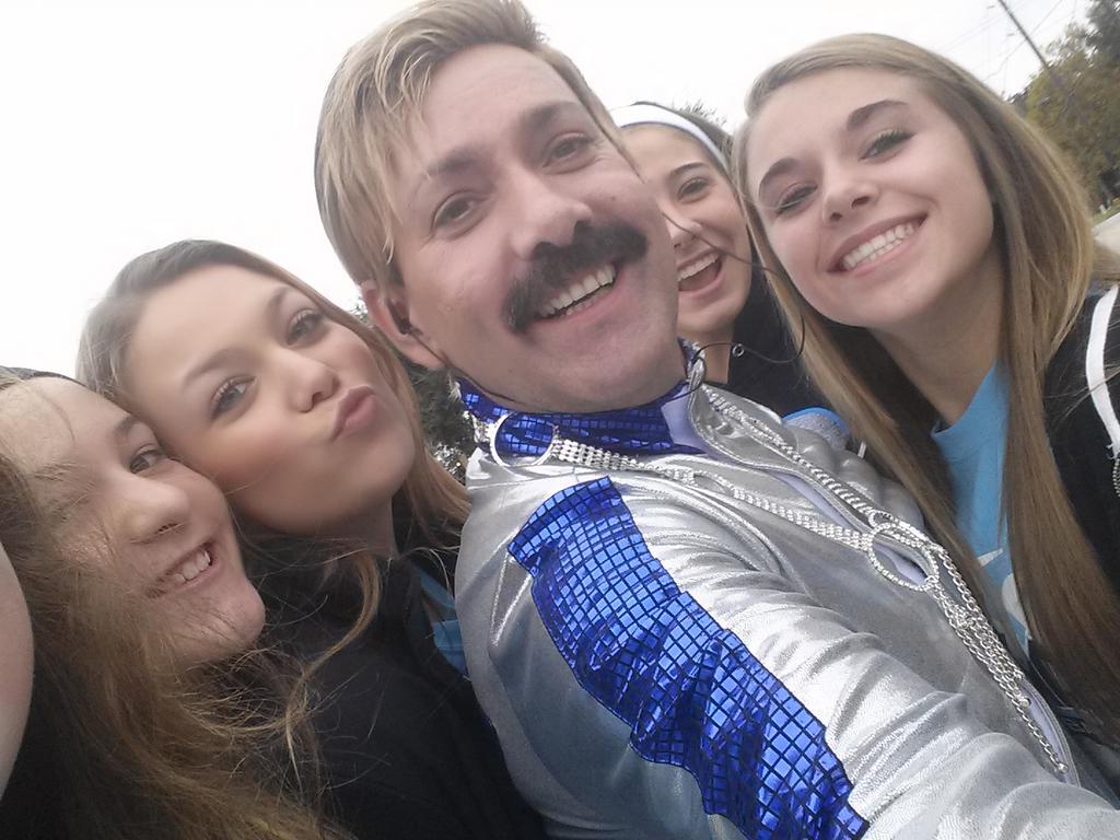 Tomball parade lost of fans