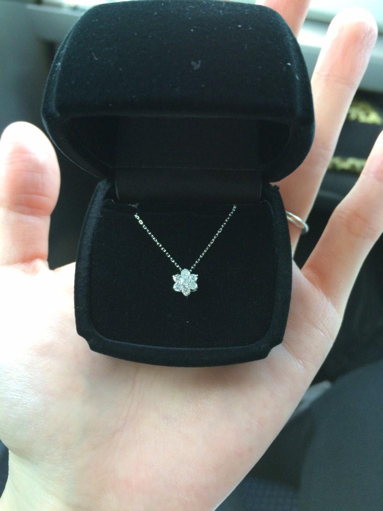 GK_CUBE's tweet photo. 22日は結婚1年記念日やったで。
ダイヤたった0.2ctだけど、最高の記念日プレゼント♡大事にする http://t.co/FT2IgymUCt