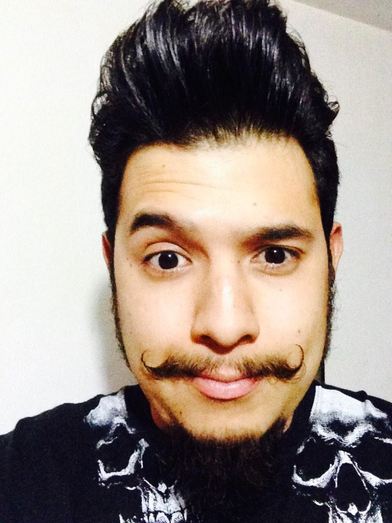 donoroma's tweet photo. Bigotesvan!!!!! http://t.co/OJSfoQymOf