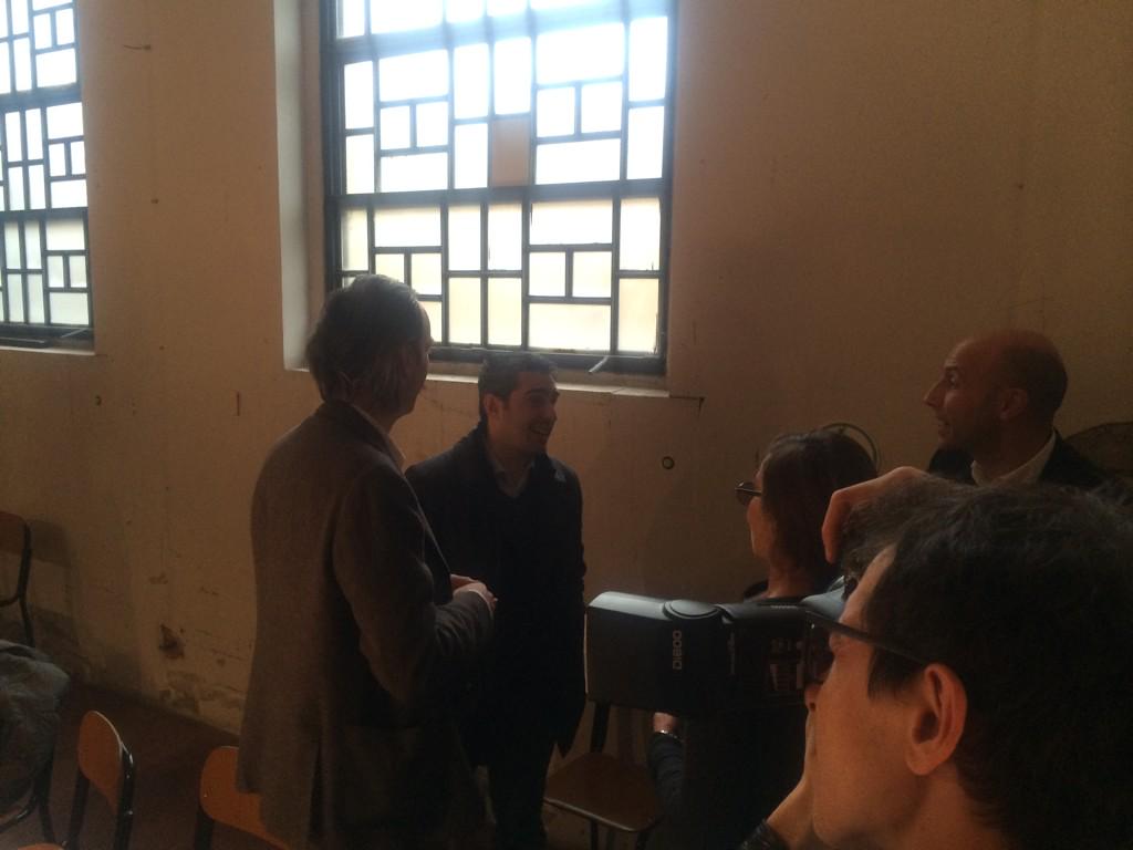 RossellaRomito's tweet photo. Il sindaco @FedePizzarotti in visita ai tavoli di lavoro di #workoutpasubio @WorkoutPasubio @ComuneParma http://t.co/2m9jgz88bT