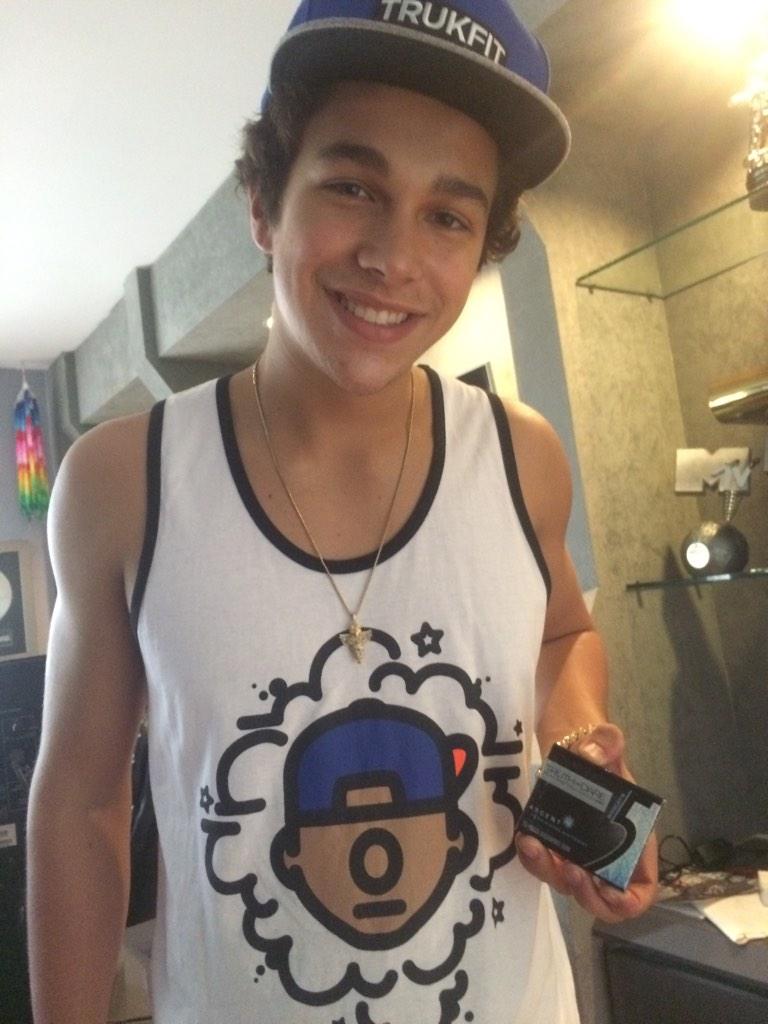 prcgressive's tweet image. He's so damn cute. 😍😍