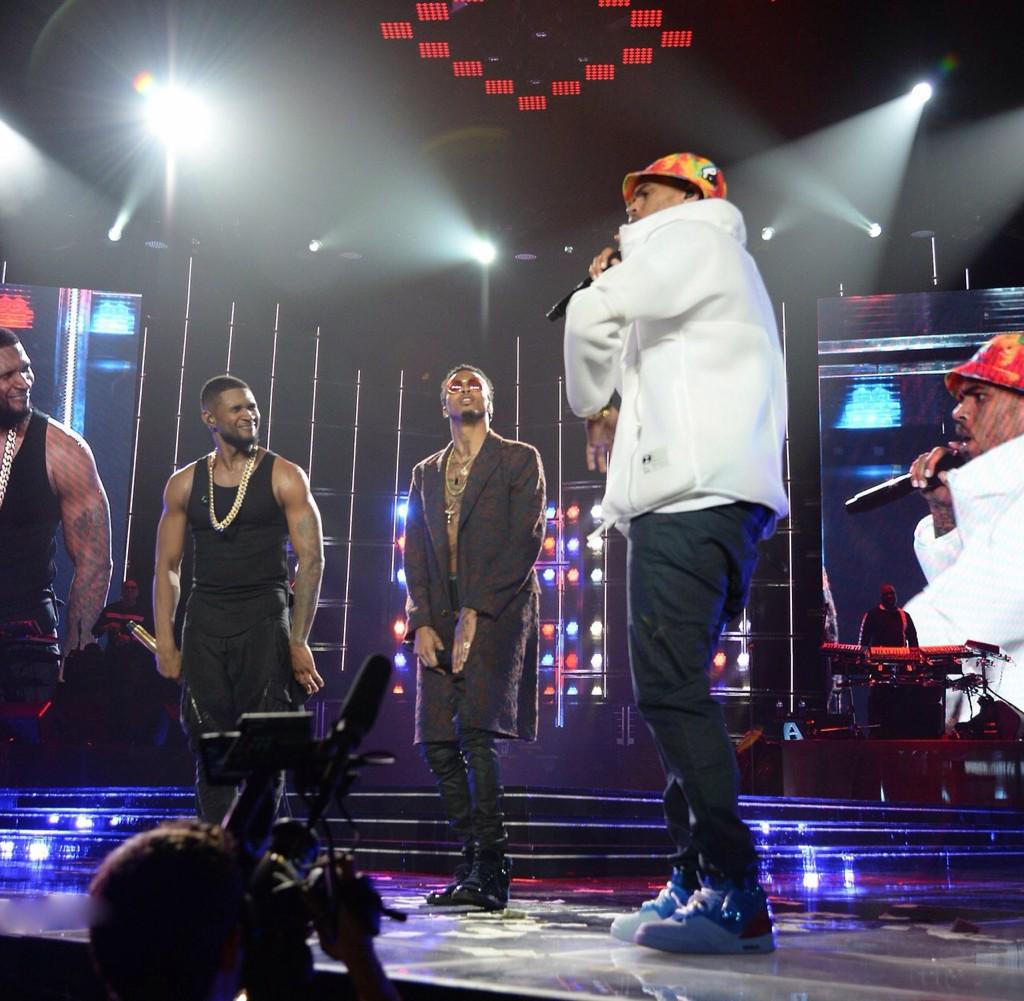 _kingcbrown's tweet photo. Chris performing with Usher and August Alsina at the “The UR Experience” Tour last night in LA. http://t.co/vWdkwkyqbp