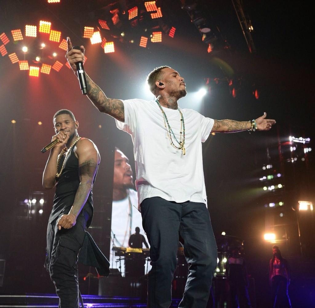 _kingcbrown's tweet photo. Chris performing with Usher at the “The UR Experience” Tour last night in LA. http://t.co/AJl9WgGqeX