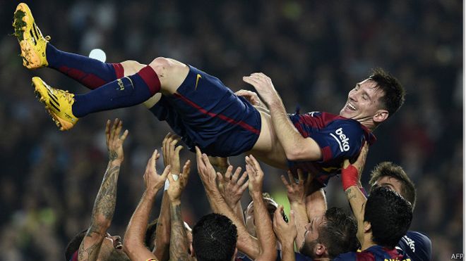 bbcmundo_ultimo's tweet photo. #Messi hace historia. 253 goles. Ya es el máximo goleador de la #Liga @FCBarcelona_es http://t.co/ug1LTz7duc http://t.co/3EKucnAYKu