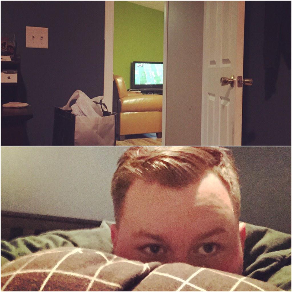 patrick_sauer's tweet photo. Watching football (in the living room), from my bed (in my bedroom) #46inch #lazysaturday #openfloorplan http://t.co/EgoShmMrSw