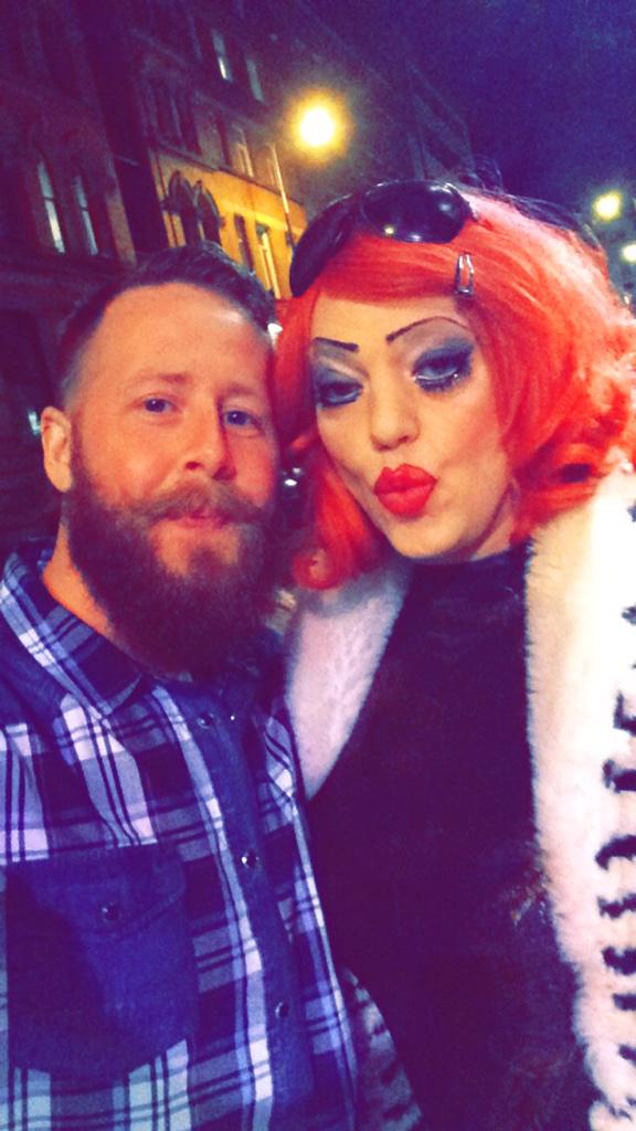 Odds_Of_Even's tweet photo. I could have swore it was @TheBiancaDelRio 😂 #paintedqueen http://t.co/Ok5O48nY9t