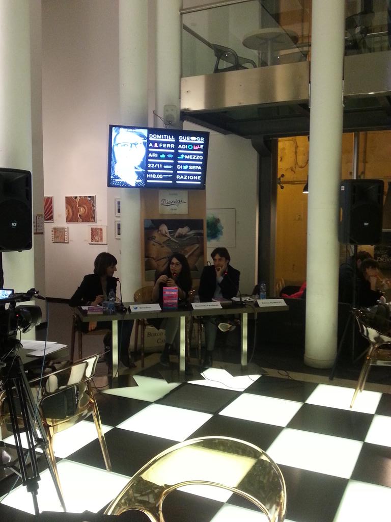 Barbarossa78's tweet photo. #duegradiemezzo di @domitilla un libro che avvicina ;-) #aboutlab http://t.co/pw39z7qW7C