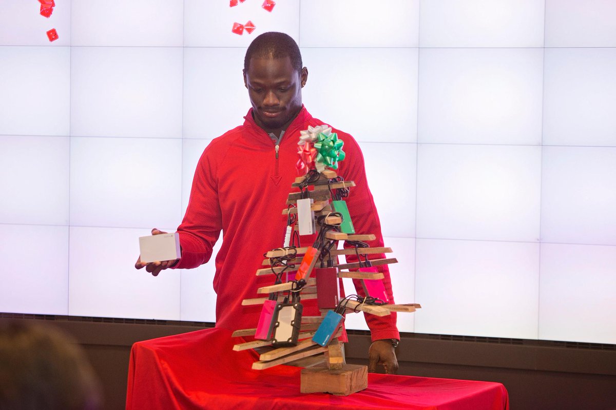 mallofamerica's tweet photo. RT to enter for a chance to win 1:3 @mophie powerstations avail @Verizon MOA! #VZTechHoliday (11.20-11.23.14 noonCST) http://t.co/EseOuQp5tH