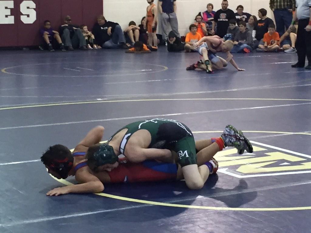 DMMS_Athletics's tweet photo. Lots of wrestling action at JHHS!  #DMMS_Pride  @DMMSPrincipal @HandleyDSA http://t.co/zR4IVe5KQo