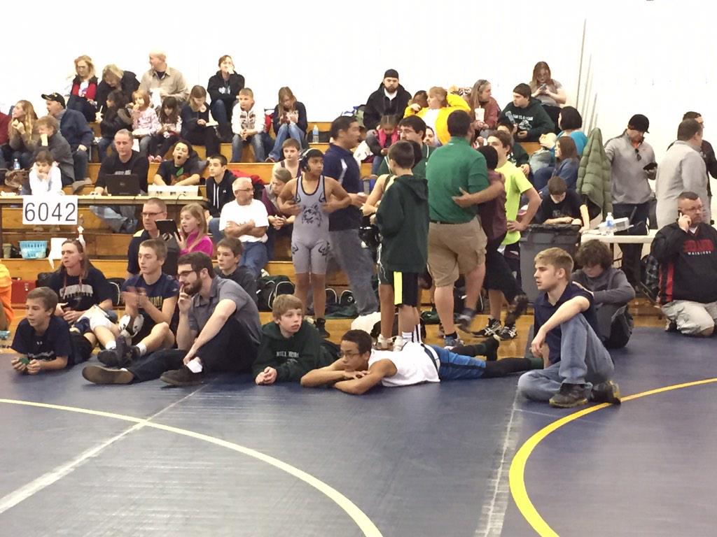 DMMS_Athletics's tweet photo. Lots of wrestling action at JHHS!  #DMMS_Pride  @DMMSPrincipal @HandleyDSA http://t.co/zR4IVe5KQo