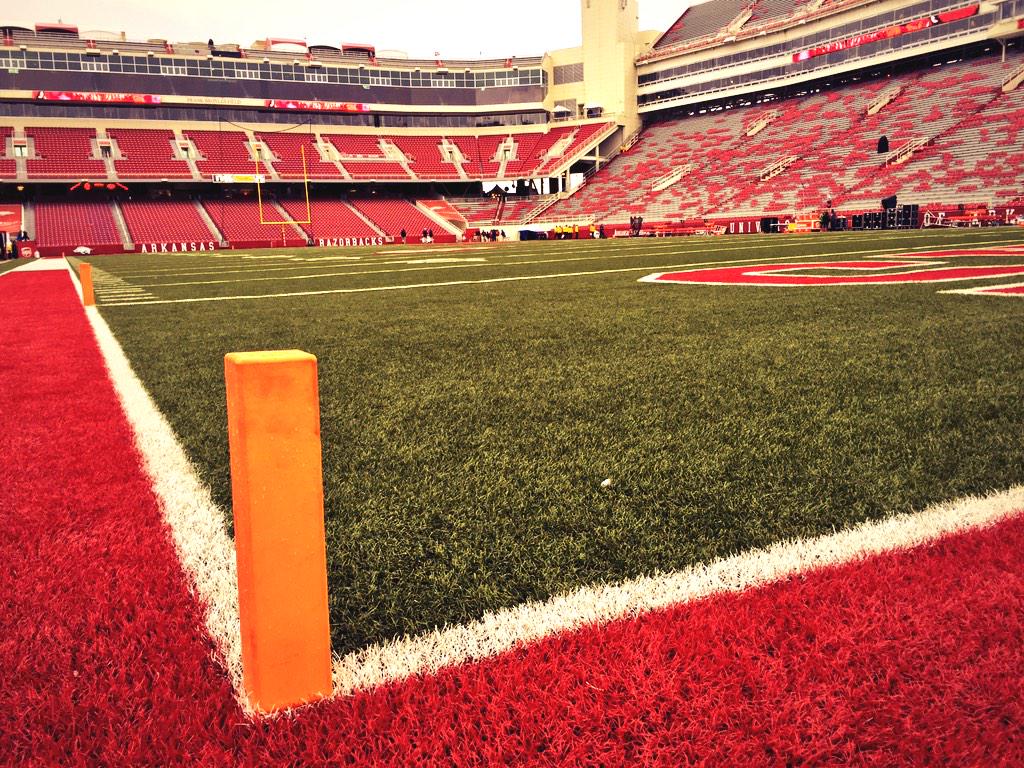 ArkRazorbacks's tweet photo. Doin' it for the seniors. #BeatOleMiss http://t.co/QwwQ8x9qYt