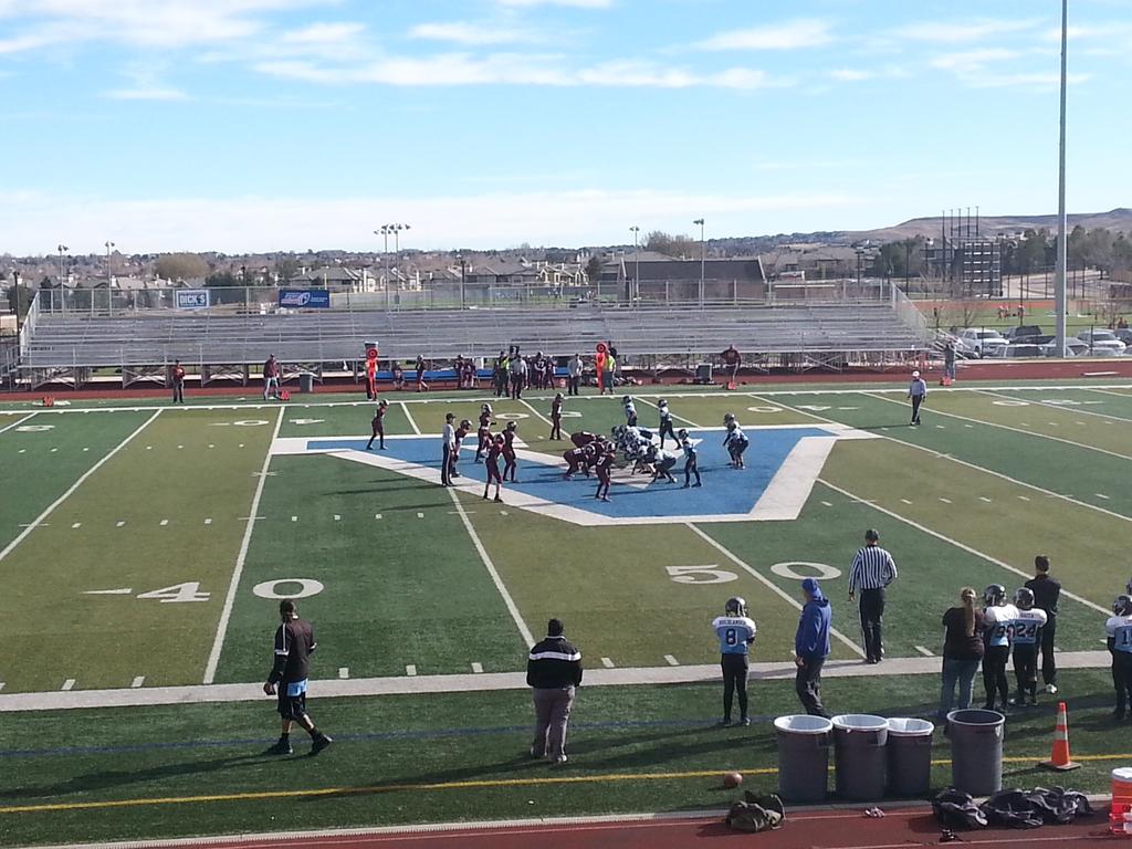 EHSPirates's tweet photo. Pirates (6th graders) winning late...#CarnationBowl http://t.co/aDpv5QdAfp