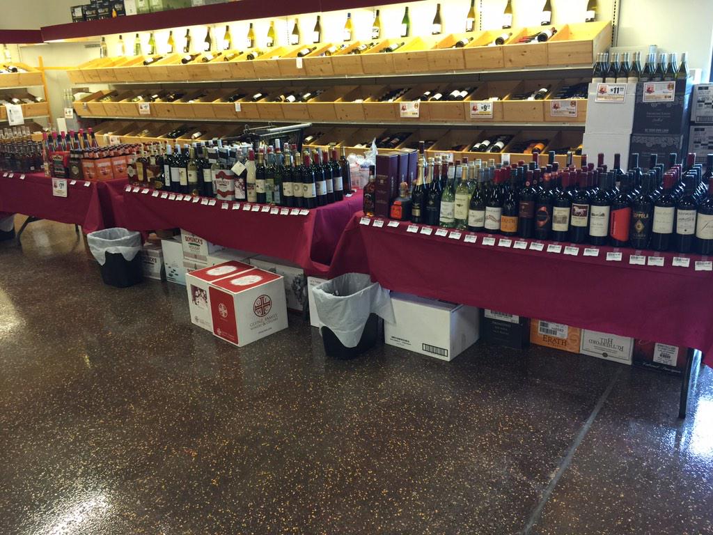 friarforsyth1's tweet photo. Taste of tuck. Biggest tasting of the year. Try some fantastic wines beers and spirits. @FriarTuckBlono @ftbsavoy http://t.co/0FPllfkQY5