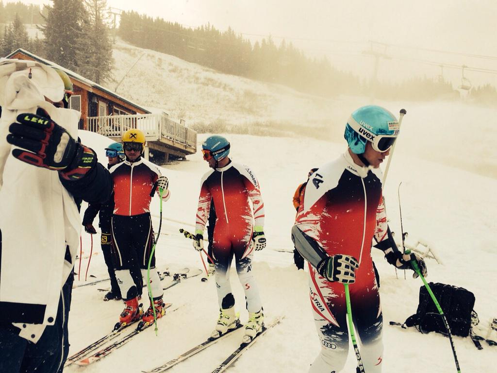 Ski_Austria_'s tweet photo. Gute Trainingsbedingungen @ Panorama #skiingfast #austriaskiteam http://t.co/lcnSg6Doim