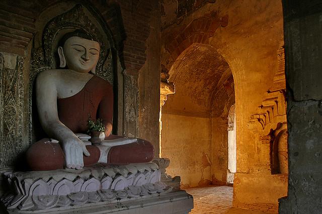 MmAttractions's tweet photo. Buddha in golden temple #Myanmar #travel #Bagan Photography by Sara Heinrichs http://t.co/vVEbaxS2kl http://t.co/D99NCEjm7Q