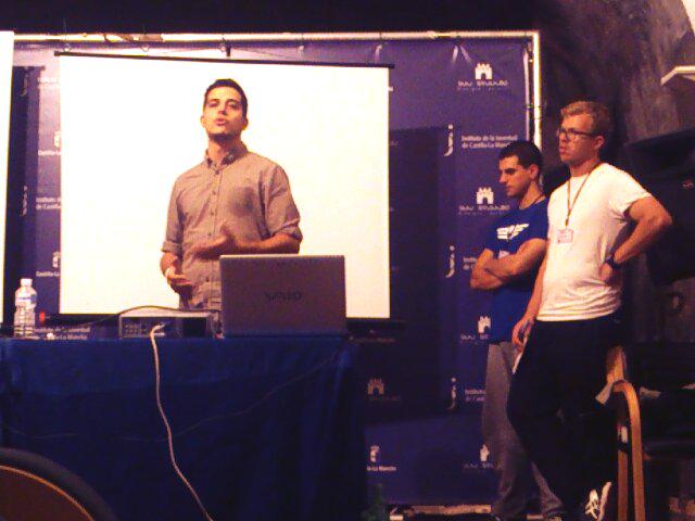 CaCcdxt_UEx's tweet photo. @ManuQnoEspoco de la @fcd_uex presentando su candidatura a Presidencia de Anecafyde. #IXAnecafyde Toledo http://t.co/KrxPQjhFRp
