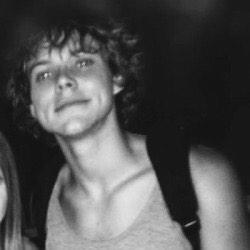 ayee! mah name is ashton and  I like pizza. rt for me pls?