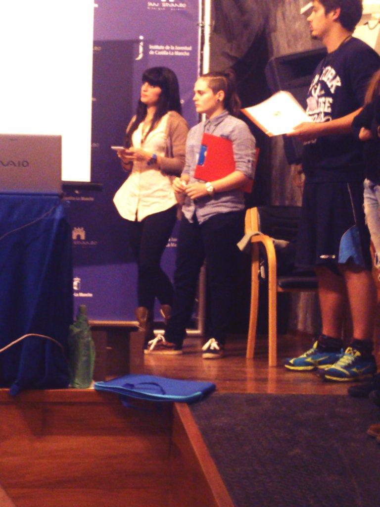 CaCcdxt_UEx's tweet photo. @ElenaChavis de @fcd_uex presentando su candidatura a Coordinadora de Zona Sur en la #IXANECAFYDE, en Toledo http://t.co/6eWIAEwvVV