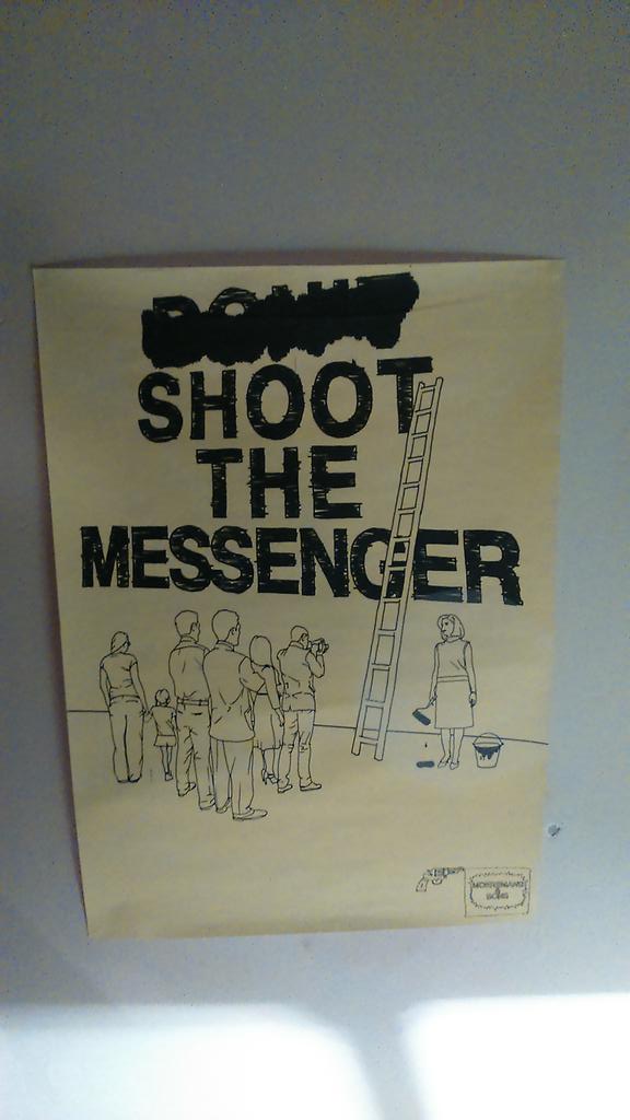 LarsvanWezel's tweet photo. Bij In gesprek met mijn moordenaar van #DeAndersons past #ShootTheMessenger van die andere Sons. #071 #plugandcrash http://t.co/XDuYJzIRny