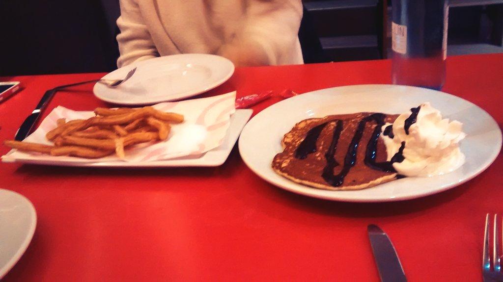 Merienda de gordis 🍴🍩🍫 <a href="/luciamz9/">lucia martinez</a> @claumontero94
