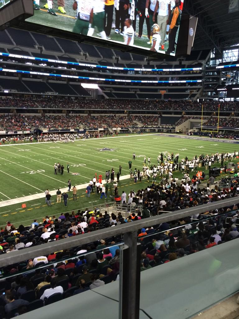 CorsicanaFB's tweet image. 30,000 at AT&amp;amp;T and one heck of a game #elevatorissues