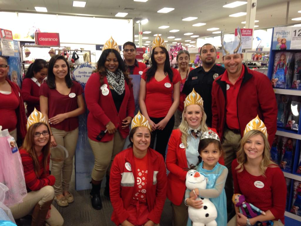 #friendlyin2 #T0249 <a href="/abelsohn/">Jacqueline</a> <a href="/JayStew21/">Jasmine Stewart</a> <a href="/eblackcost/">Erin</a> having fun this am at at huddle for Frozen event!