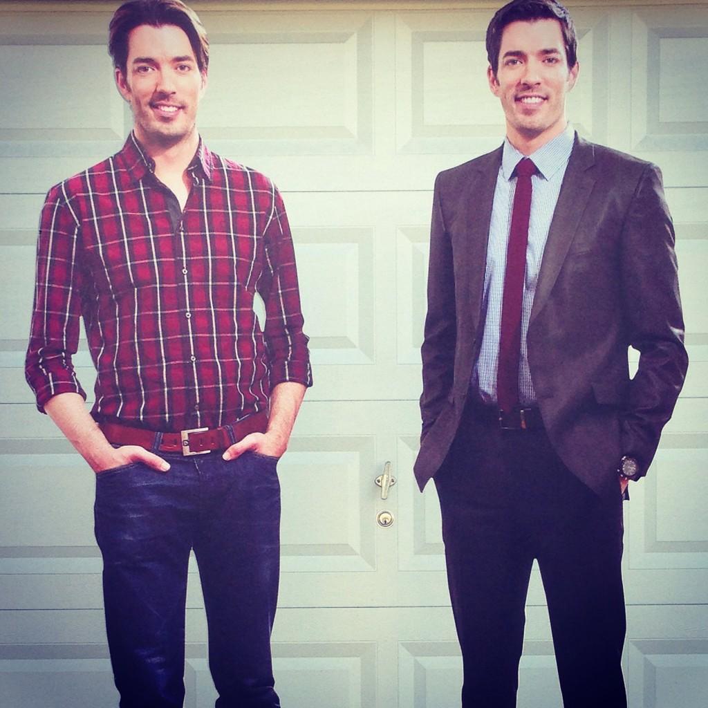 volunteeretn's tweet photo. Take #unselfie tonight w/cutouts of inspiring vols & @hgtv stars, @MrSilverScott & @MrDrewScott. #VolKnox #ScrippsCSR http://t.co/9XrtdnTwH9