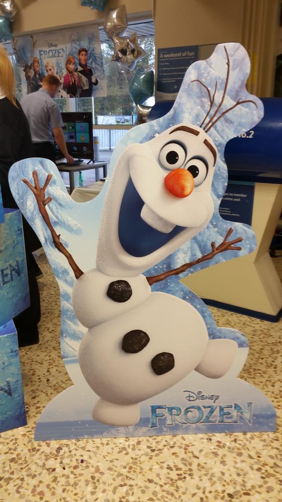 Jezzasgirl's tweet photo. @dfirth1970 @XDebbieBrooksX @HelenKlin @TescoMedia @crawley2313 "frozen" in Crawley Hazelwick Extra http://t.co/LbeQweHyuz