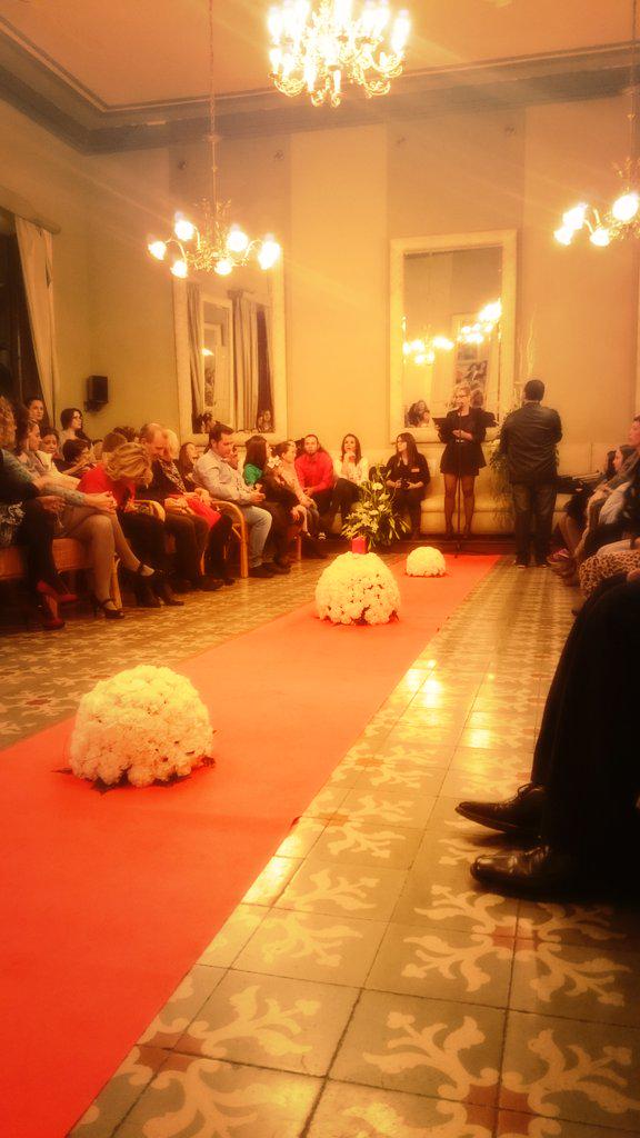 Empieza el desfile de la estilista <a href="/ferez_sonia/">Sonia Ferez Martinez</a>