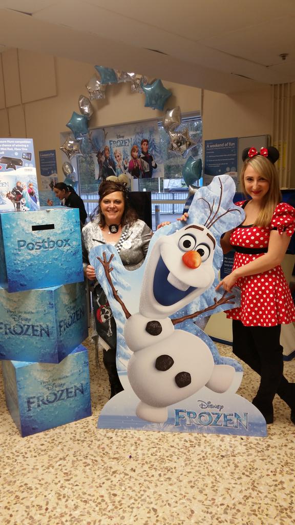 Jezzasgirl's tweet photo. @dfirth1970 @XDebbieBrooksX @HelenKlin @crawley2313 @TescoMedia @ tesco "do you want yo build a snowman!!" http://t.co/ybCjTDnQPm