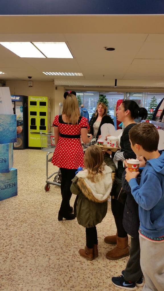 Jezzasgirl's tweet photo. @dfirth1970 @XDebbieBrooksX @HelenKlin @crawley2313 @TescoMedia @ tesco "do you want yo build a snowman!!" http://t.co/ybCjTDnQPm