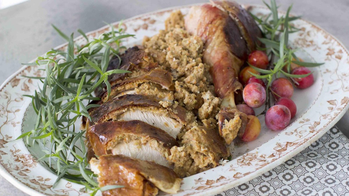 jenniavins's tweet image. .@fromedome goes spatchcocking and saves Thanksgiving @qz qz.com/301003 #spatchcocking